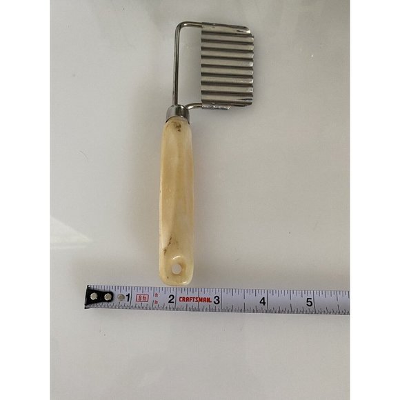 Vintage Vegetable Crinkle Cutter Potato Cheese Slicer Beige Plastic Handle EUC - Picture 7 of 16